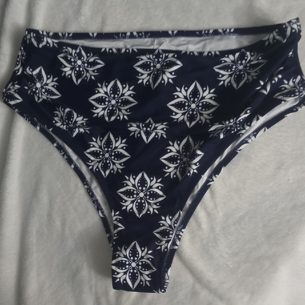 Cupshe Navy and White Patterned Bikini Bottom